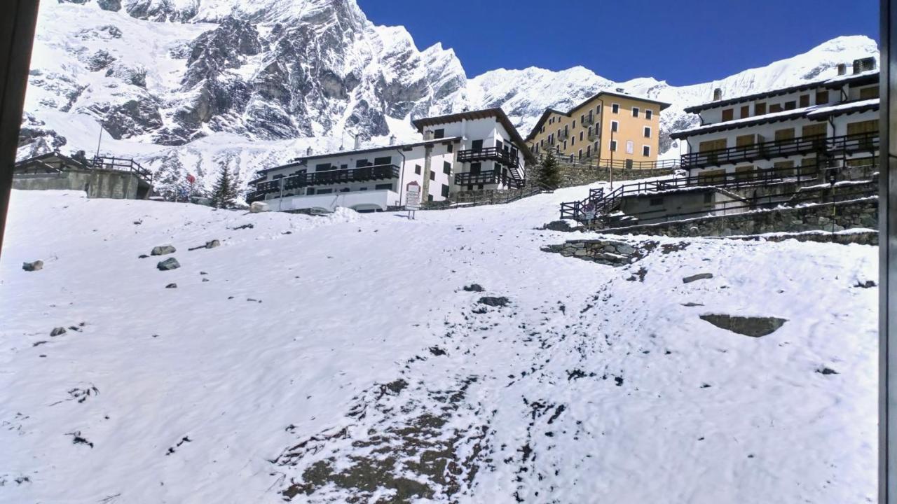 Giomein Sporting Red House Breuil-Cervinia Bagian luar foto
