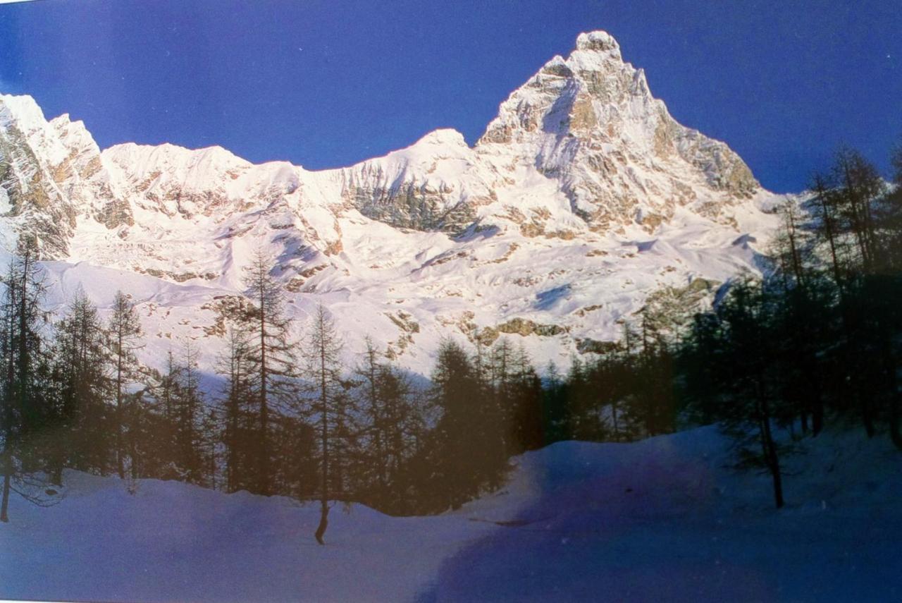 Giomein Sporting Red House Breuil-Cervinia Bagian luar foto