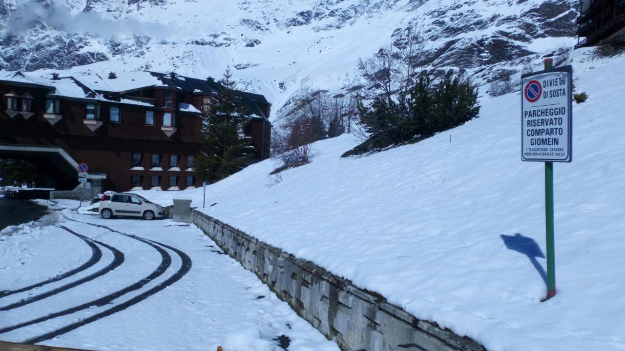 Giomein Sporting Red House Breuil-Cervinia Bagian luar foto