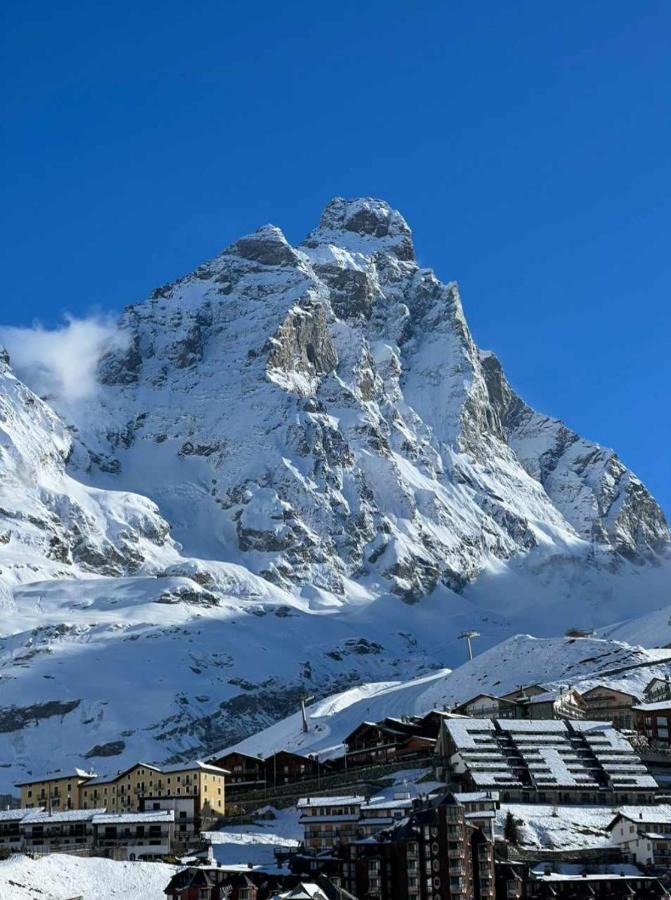 Giomein Sporting Red House Breuil-Cervinia Bagian luar foto